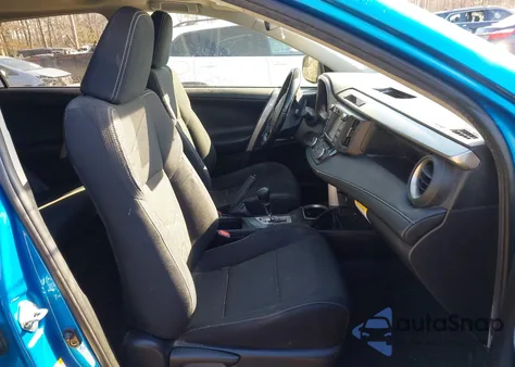 2017 Toyota Rav4 Xle z USA, uszkodzony, nr VIN JTMRFREV6HD210136